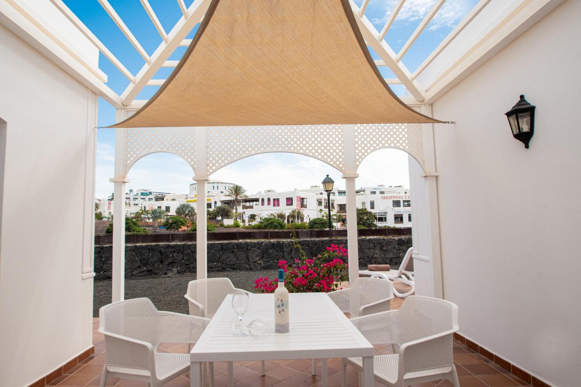Apartamentos Livvo Coloradamar Playa Blanca  Luaran gambar