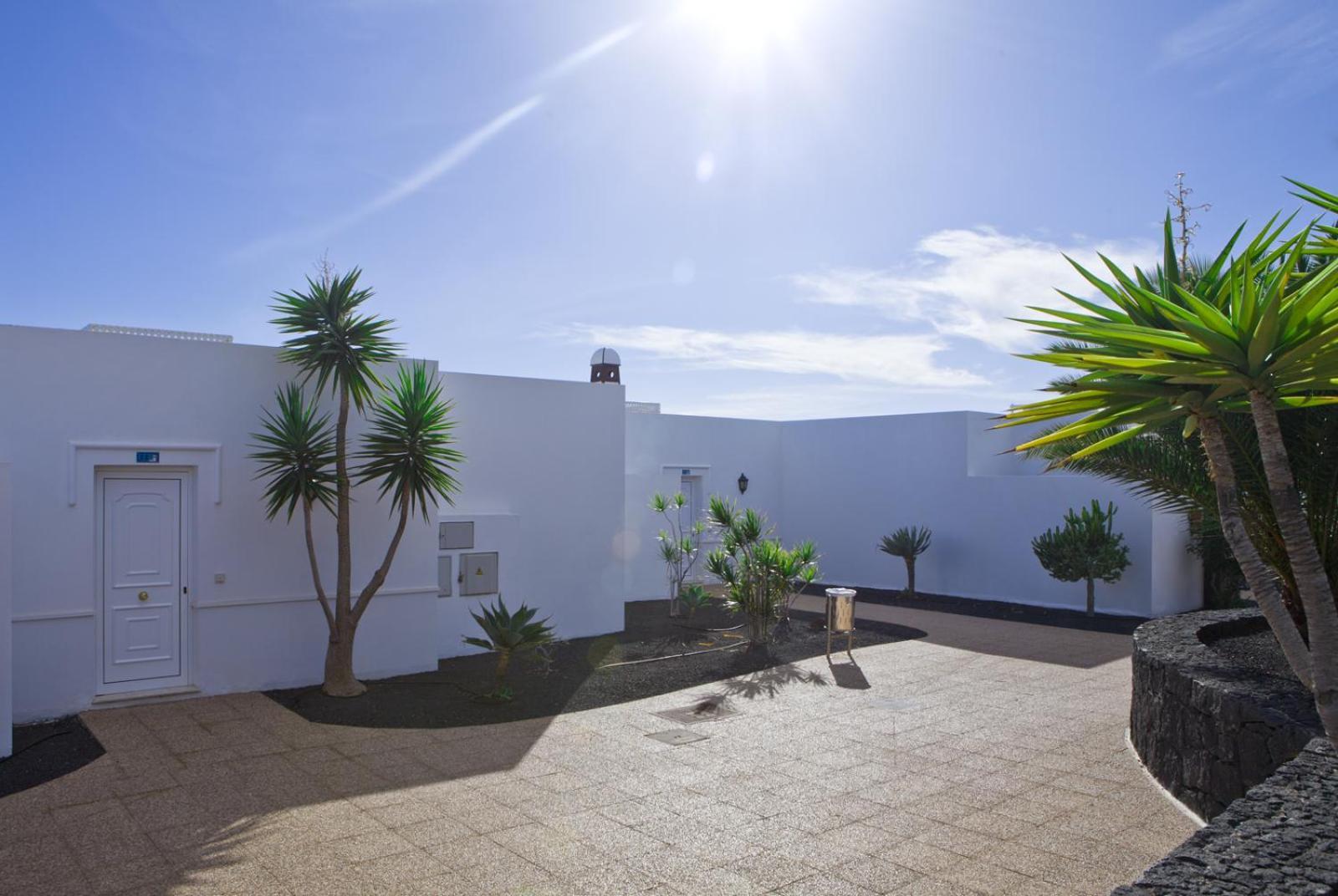 Apartamentos Livvo Coloradamar Playa Blanca  Luaran gambar
