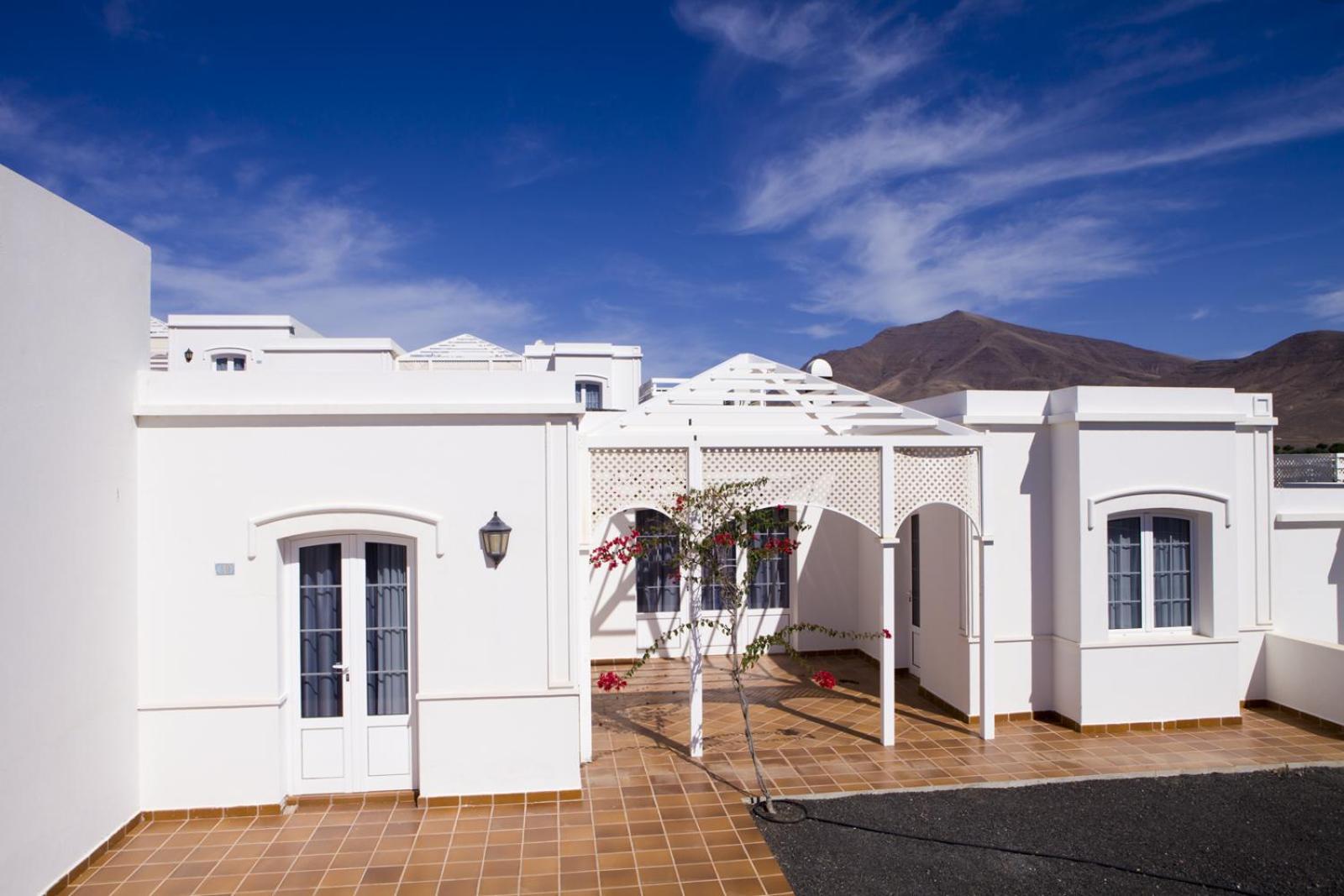 Apartamentos Livvo Coloradamar Playa Blanca  Luaran gambar